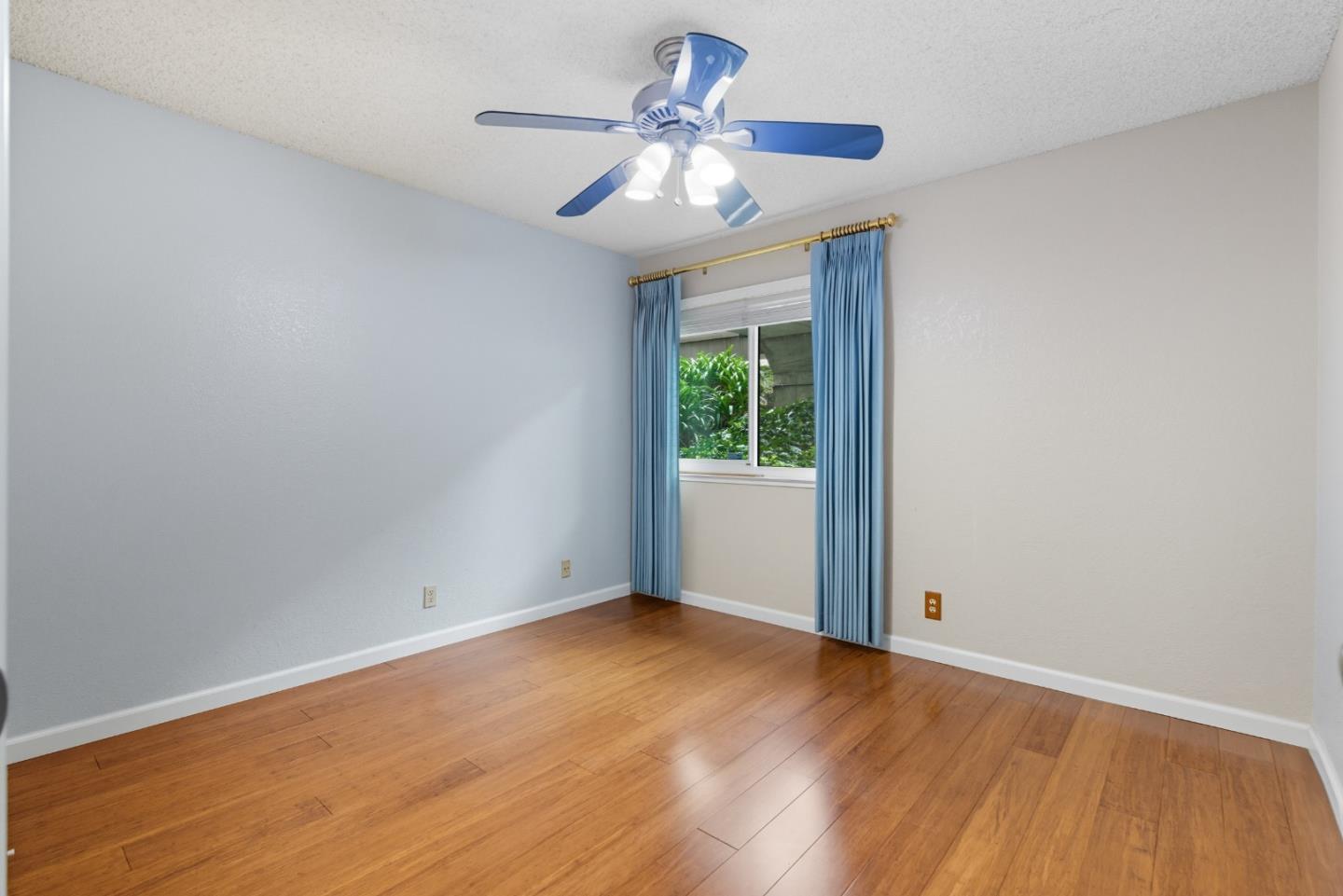 Hayward, California, 94541, United States, 2 Bedrooms Bedrooms, ,2 BathroomsBathrooms,Residential,For Sale,1961712
