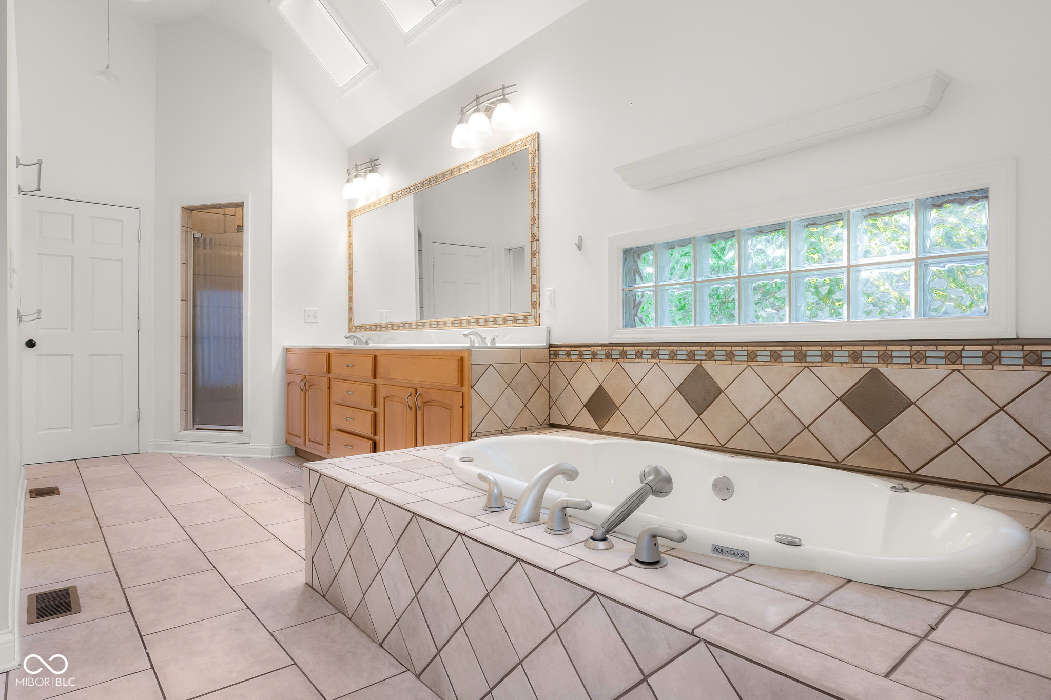 Columbus, Indiana, 47201, United States, 5 Bedrooms Bedrooms, ,6 BathroomsBathrooms,Residential,For Sale,1982008