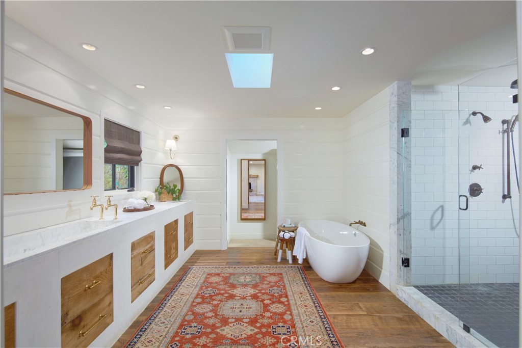 Newport Beach, California, 92660, United States, 4 Bedrooms Bedrooms, ,3 BathroomsBathrooms,Residential,For Sale,1927269