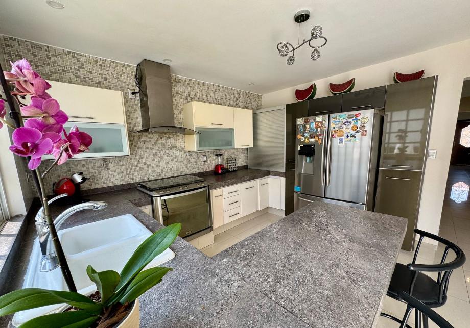 Metepec, Estado de México, 52148, Mexico, 4 Bedrooms Bedrooms, ,3 BathroomsBathrooms,Residential,For Sale,1721519