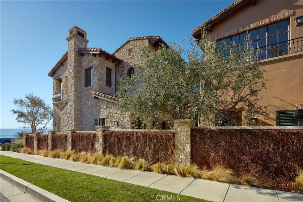 Corona del Mar, California, 92625, United States, 4 Bedrooms Bedrooms, ,3 BathroomsBathrooms,Residential,For Sale,1695491