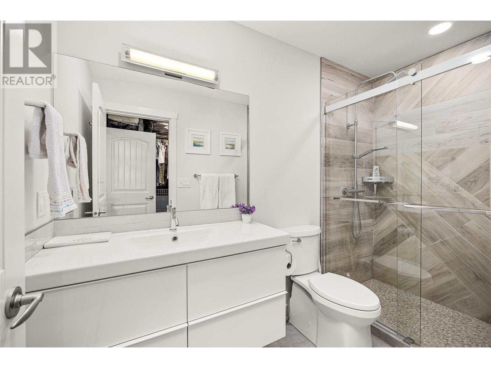 KELOWNA, British Columbia, V1V 2W3, CA, 4 Bedrooms Bedrooms, ,3 BathroomsBathrooms,Residential,For Sale,1882700