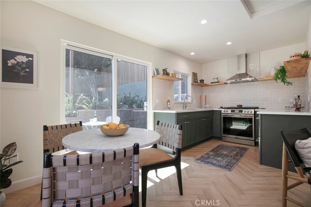 Los Angeles, California, 90027, United States, 4 Bedrooms Bedrooms, ,3 BathroomsBathrooms,Residential,For Sale,1942315