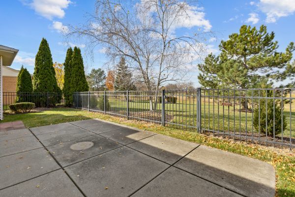 Huntley, Illinois, 60142, United States, 2 Bedrooms Bedrooms, ,2 BathroomsBathrooms,Residential,For Sale,1989906