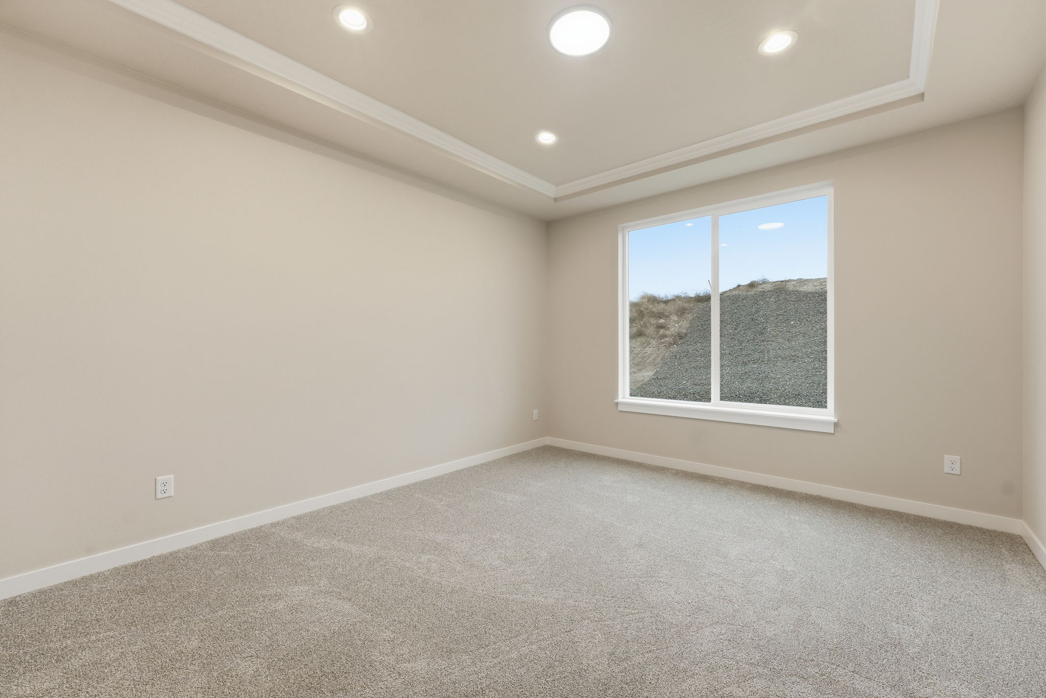  Open and Light Filled Floorplan - 物件實景
