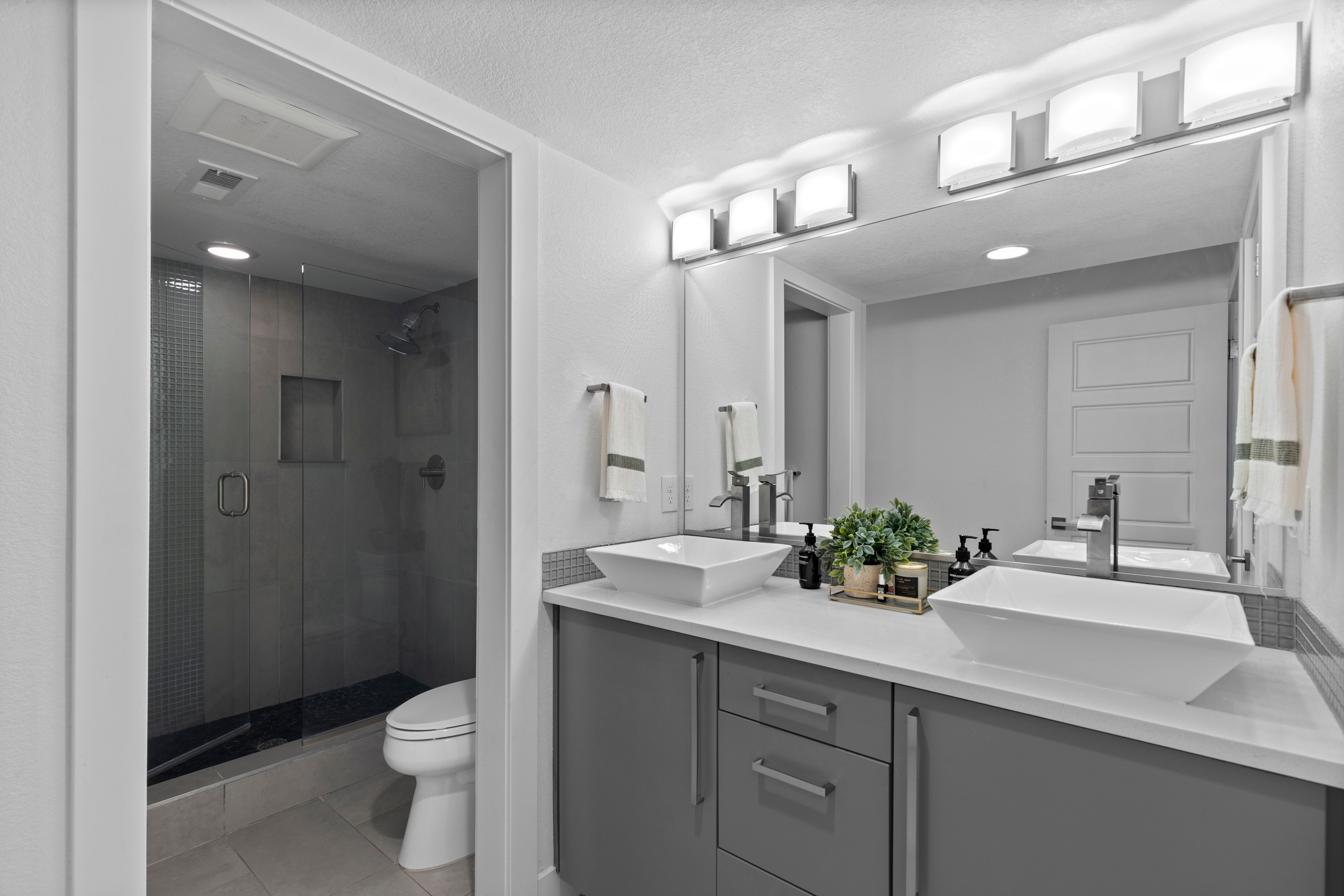  Sleek, architecturally refined end-unit duplex - 物件實景
