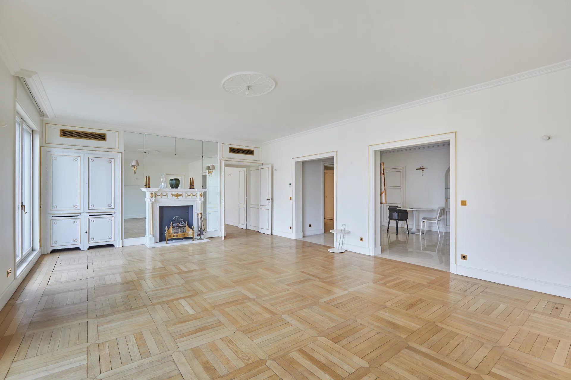 Paris 8th, Île-de-France, 75008, FR, 4 Bedrooms Bedrooms, ,6 BathroomsBathrooms,Residential,For Sale,1560654