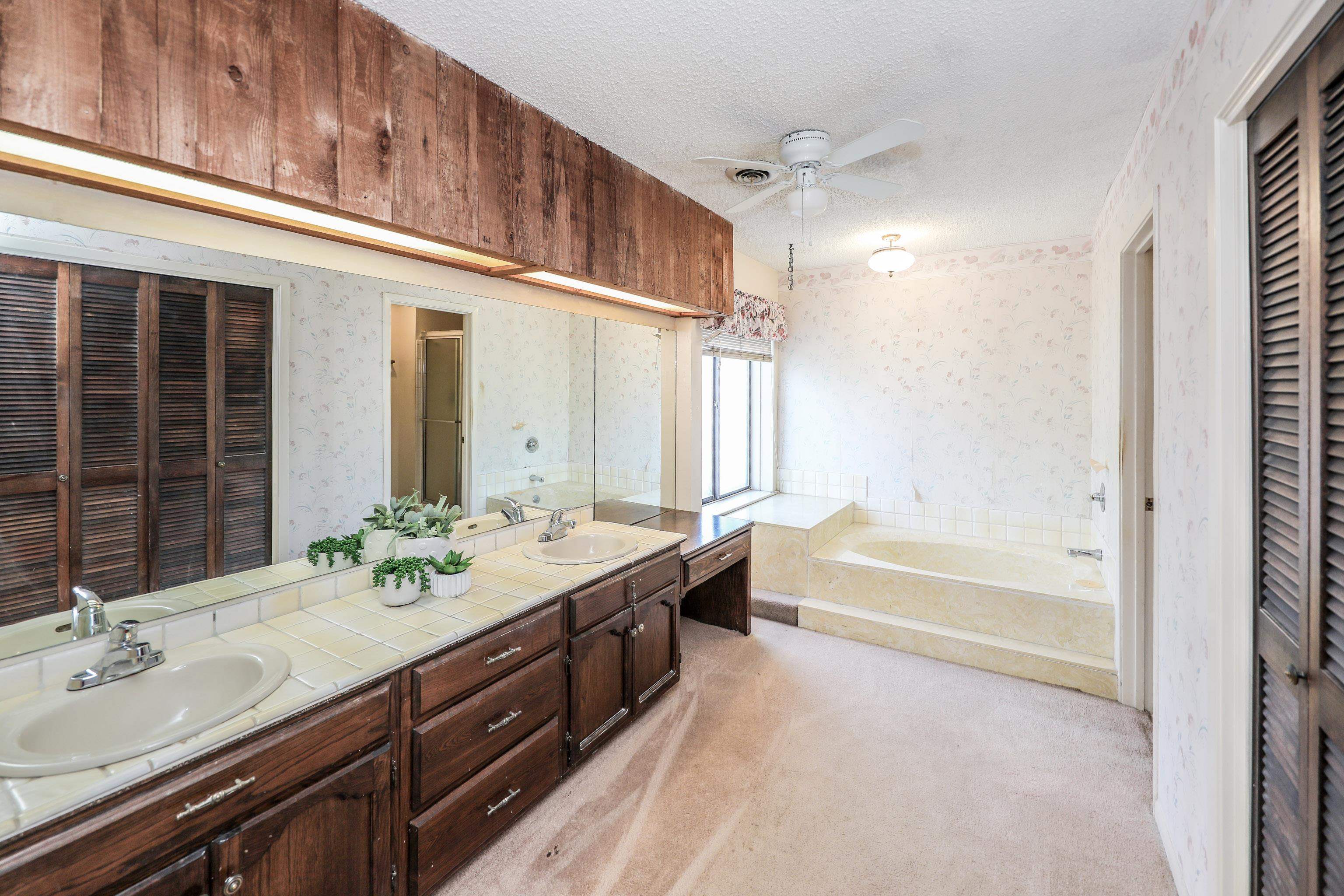 LAREDO, Texas, 78041, United States, 5 Bedrooms Bedrooms, ,3 BathroomsBathrooms,Residential,For Sale,1967607