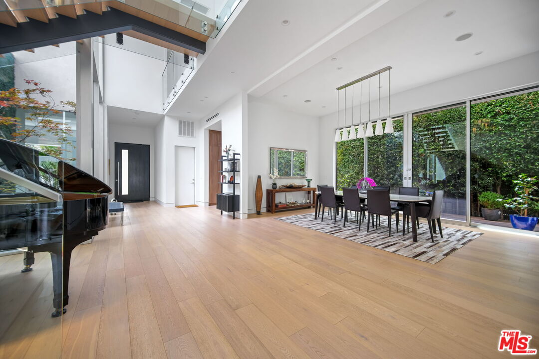 Los Angeles, California, 90046, United States, 5 Bedrooms Bedrooms, ,2 BathroomsBathrooms,Residential,For Sale,1829471