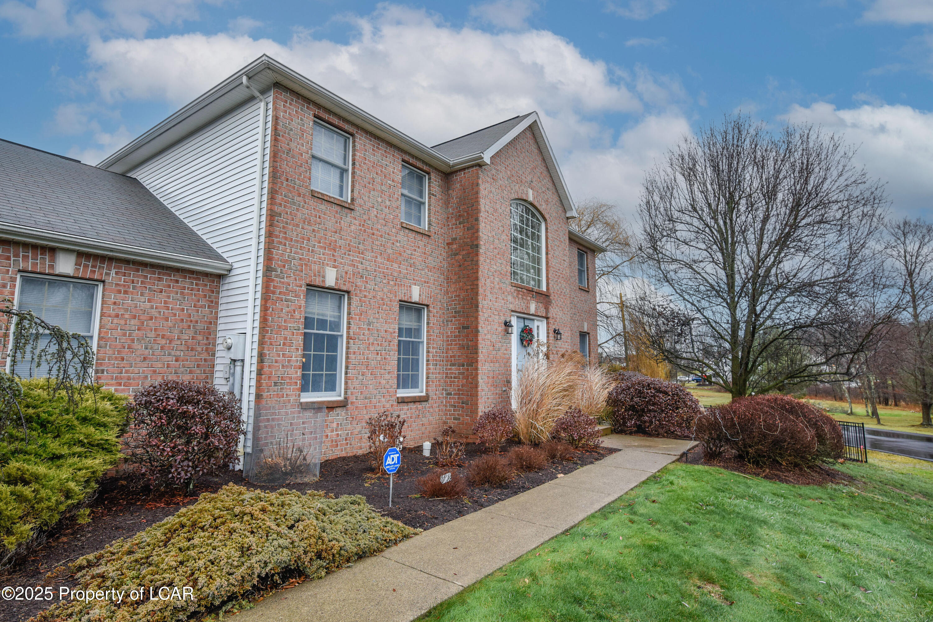 Dallas, Pennsylvania, 18612, United States, 4 Bedrooms Bedrooms, ,3 BathroomsBathrooms,Residential,For Sale,2005553