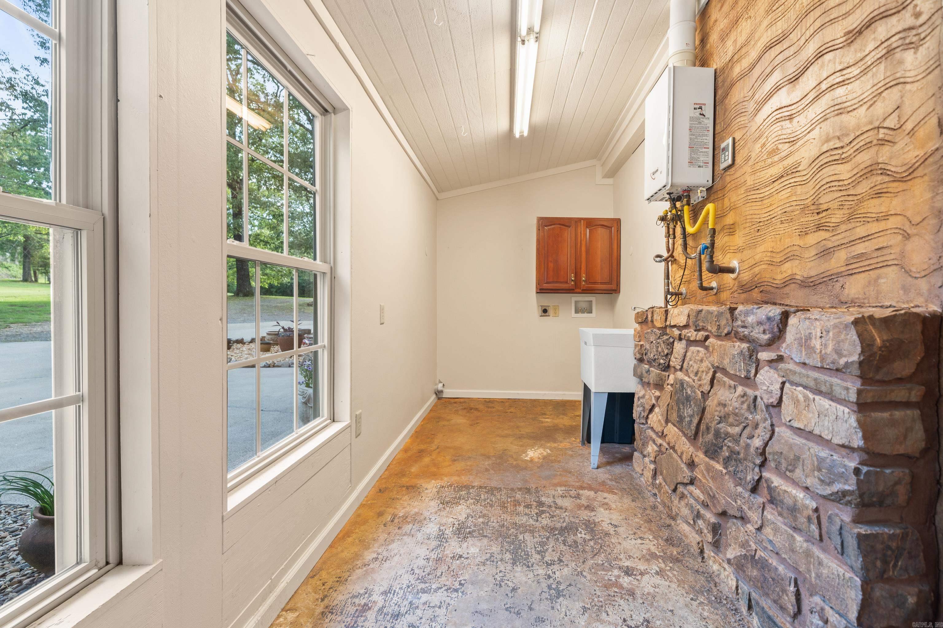 Hot Springs, Arkansas, 71913, United States, 8 Bedrooms Bedrooms, ,6 BathroomsBathrooms,Residential,For Sale,1982872