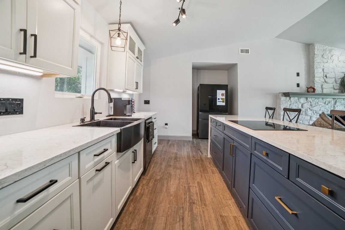Austin, Texas, 78736, United States, 3 Bedrooms Bedrooms, ,2 BathroomsBathrooms,Residential,For Sale,1849915