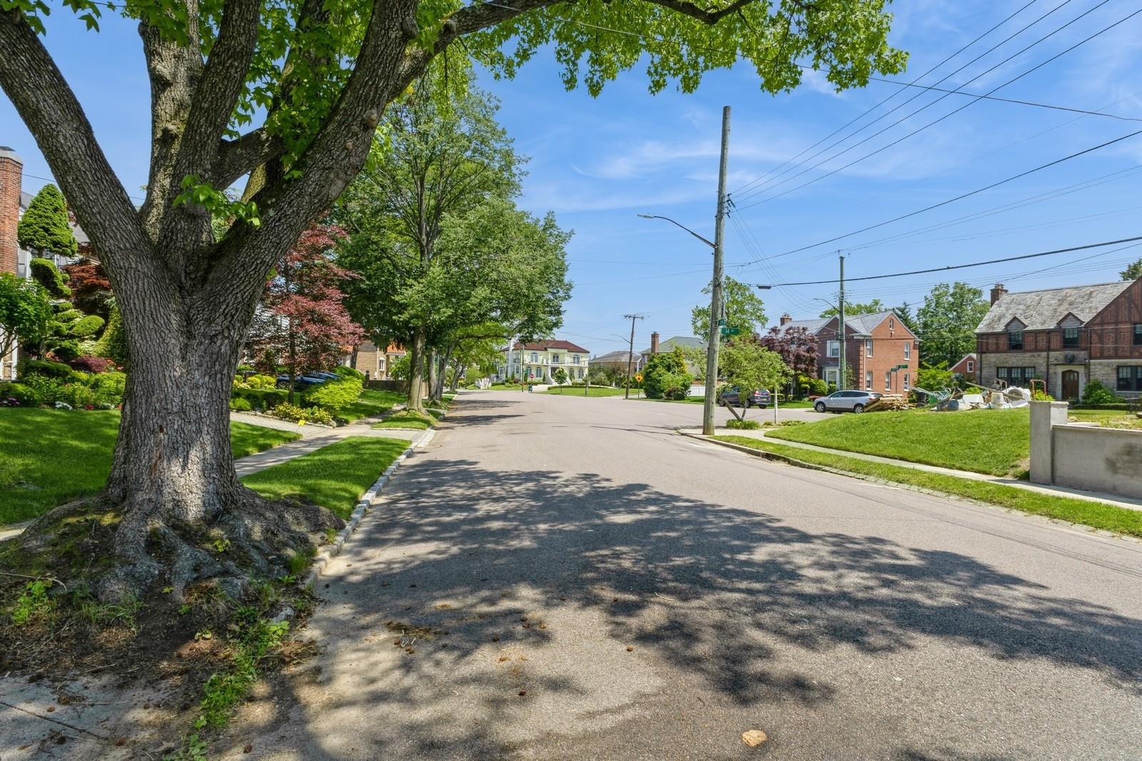 Beechhurst, New York, 11357, United States, 3 Bedrooms Bedrooms, ,2 BathroomsBathrooms,Residential,For Sale,1846806