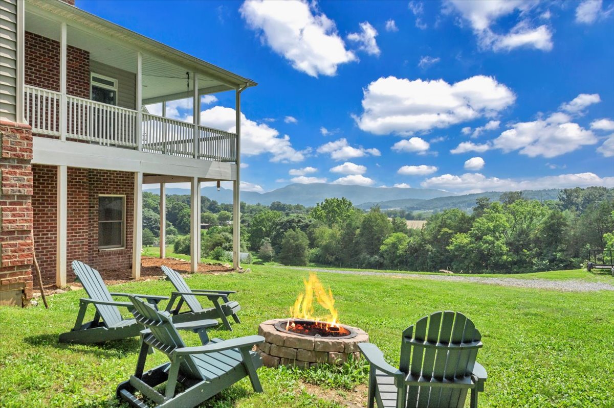 Buchanan, Virginia, 24066, United States, 5 Bedrooms Bedrooms, ,4 BathroomsBathrooms,Residential,For Sale,1900741