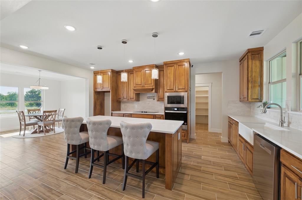 Weatherford, Texas, 76087, United States, 4 Bedrooms Bedrooms, ,3 BathroomsBathrooms,Residential,For Sale,1888737