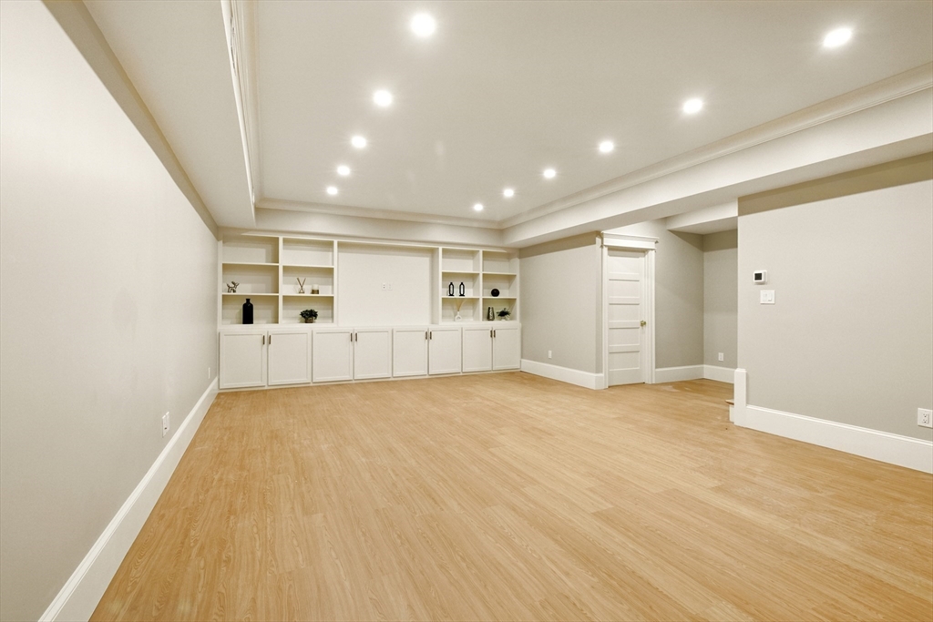 Newton, Massachusetts, 02459, United States, 5 Bedrooms Bedrooms, ,6 BathroomsBathrooms,Residential,For Sale,1938580