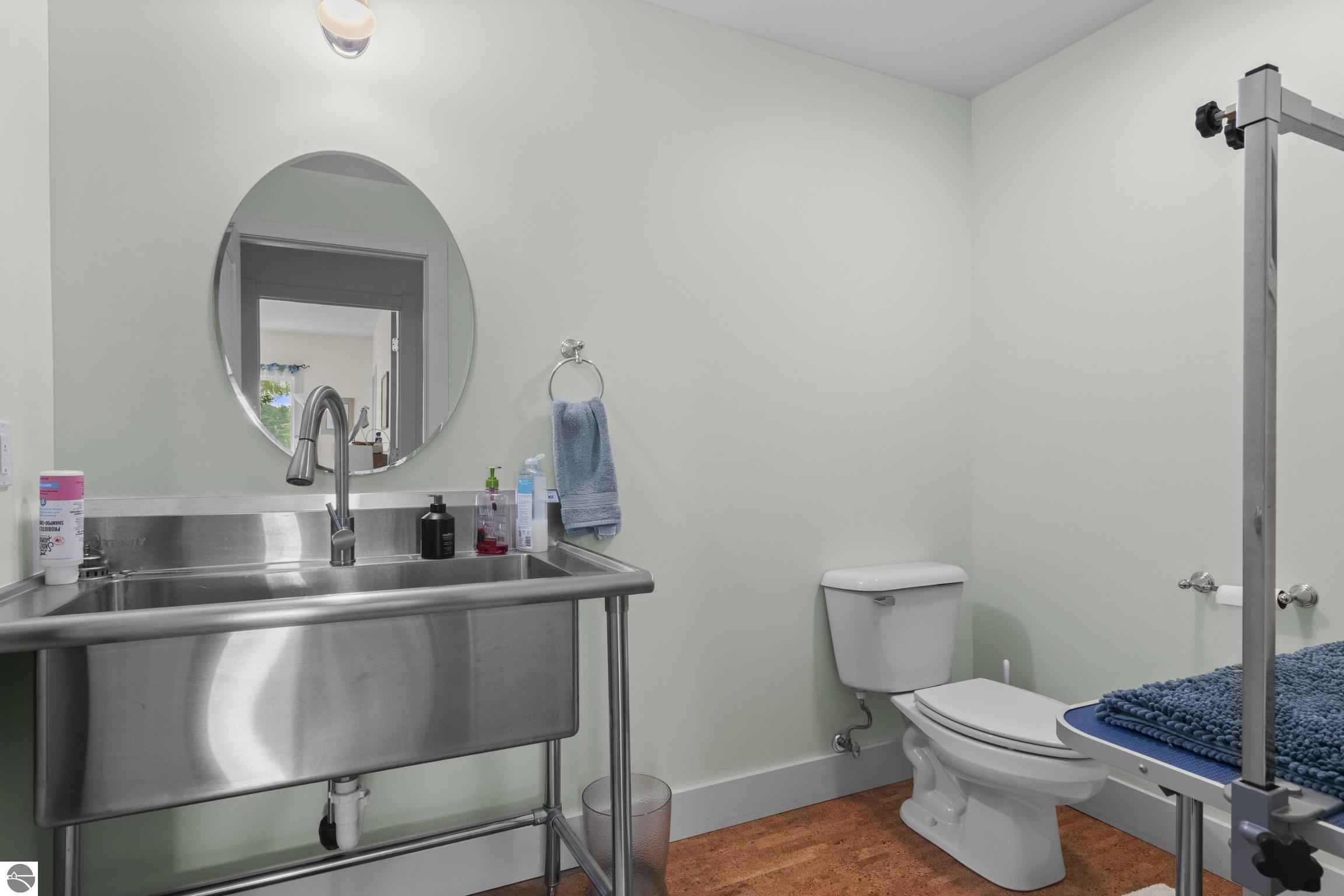 Traverse City, Michigan, 49696, United States, 4 Bedrooms Bedrooms, ,2 BathroomsBathrooms,Residential,For Sale,1975308