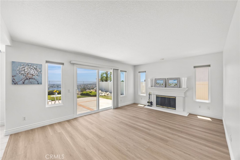 Lake Elsinore, California, 92532, United States, 4 Bedrooms Bedrooms, ,3 BathroomsBathrooms,Residential,For Sale,2048913