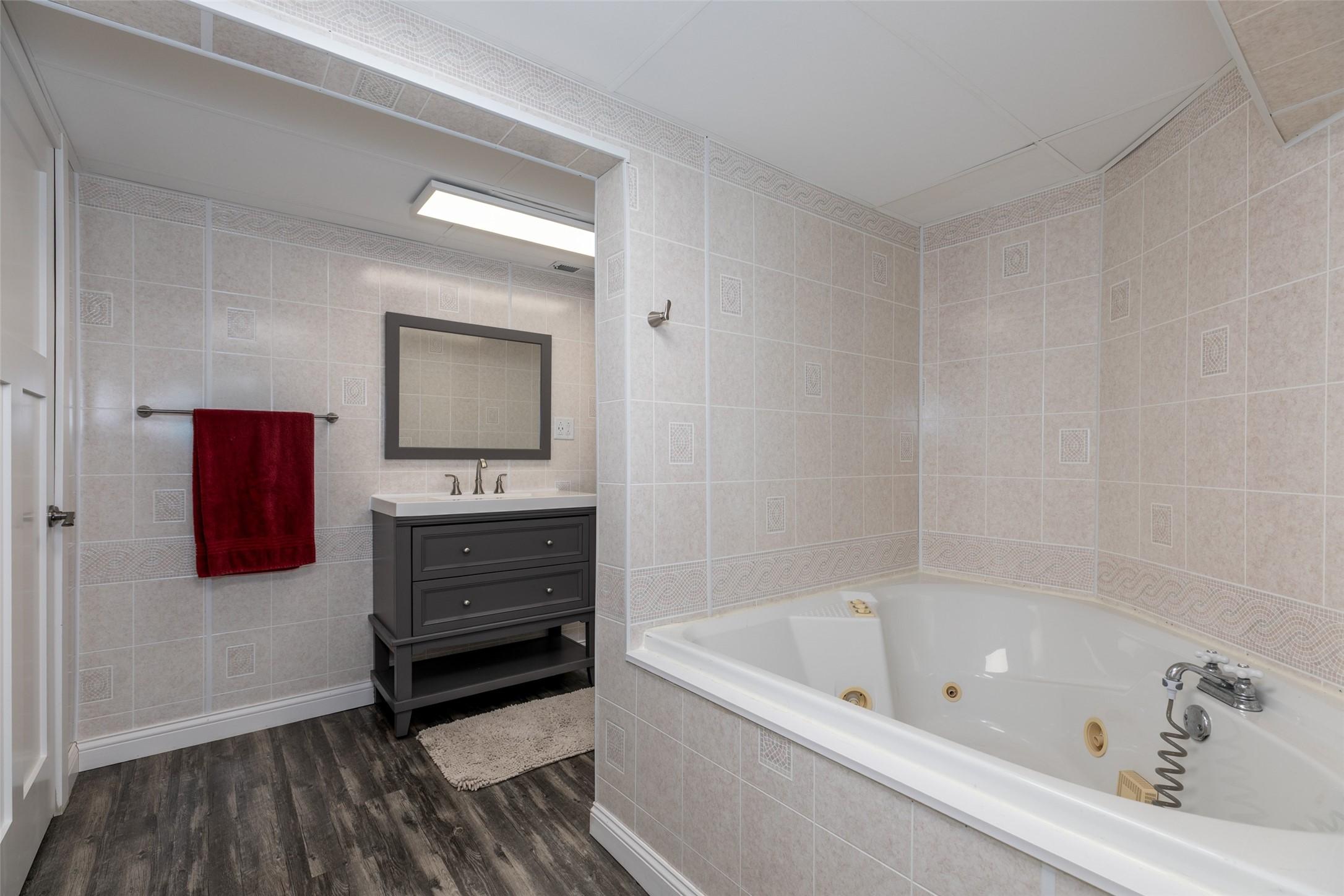 Monroe, Iowa, 50170, United States, 3 Bedrooms Bedrooms, ,3 BathroomsBathrooms,Residential,For Sale,1899560