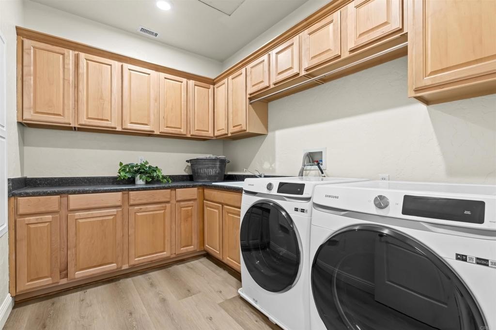 Chula Vista, California, 91910, United States, 5 Bedrooms Bedrooms, ,6 BathroomsBathrooms,Residential,For Sale,1996956