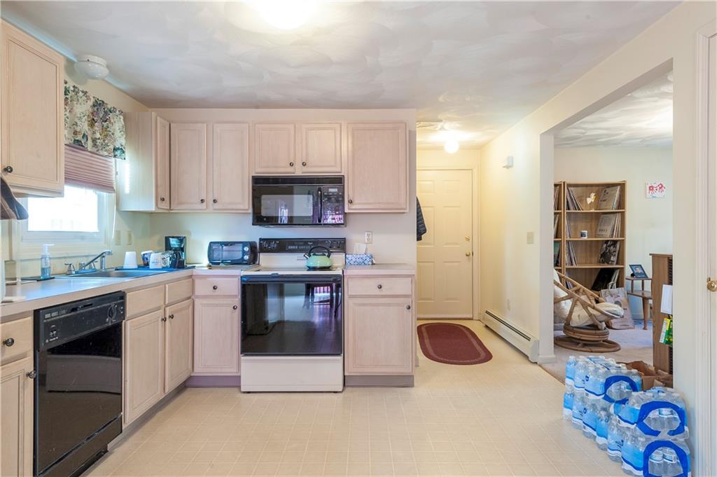 East Greenwich, Rhode Island, 02818, United States, 3 Bedrooms Bedrooms, ,2 BathroomsBathrooms,Residential,For Sale,2010043