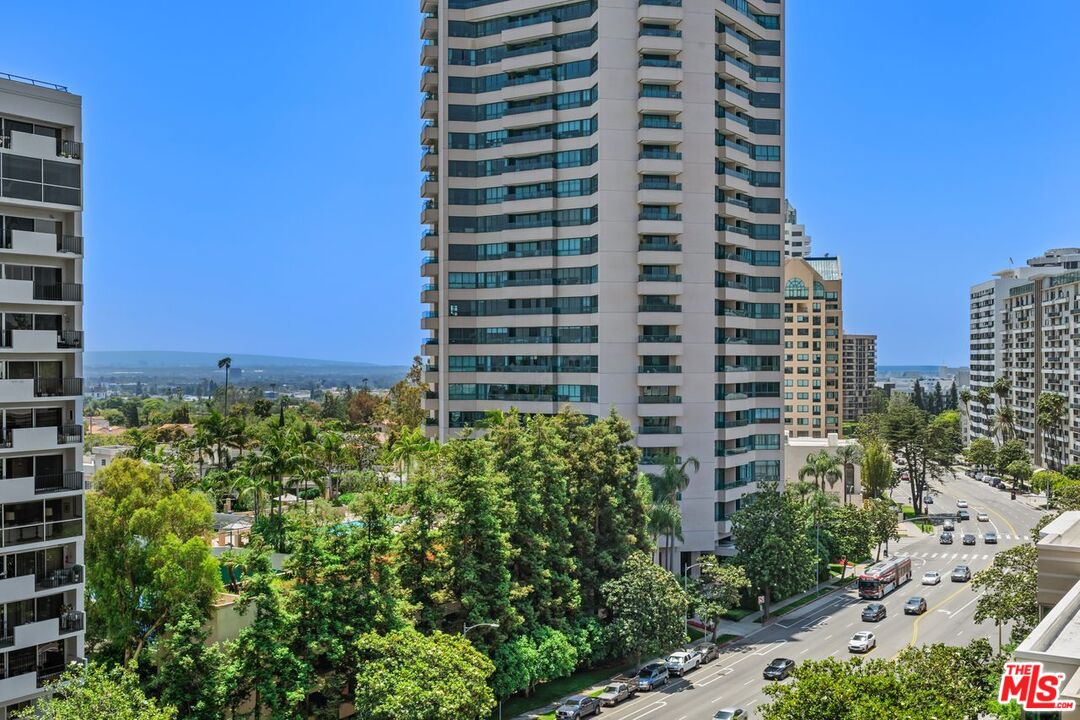 Los Angeles, California, 90024, United States, 2 Bedrooms Bedrooms, ,2 BathroomsBathrooms,Residential,For Sale,1901697