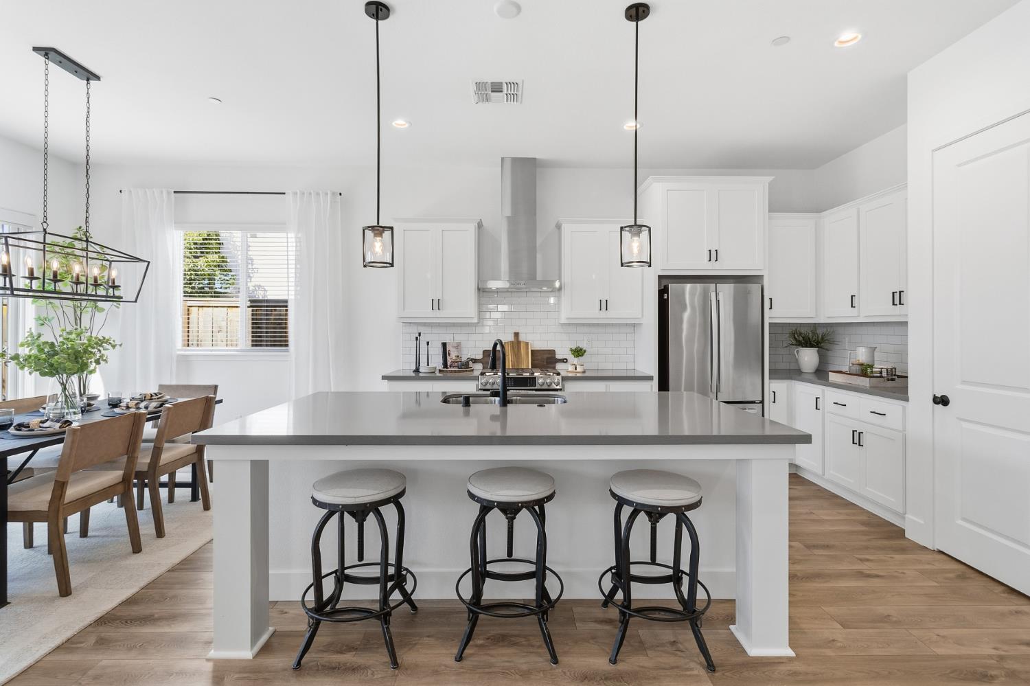 Sacramento, California, 95818, United States, 3 Bedrooms Bedrooms, ,3 BathroomsBathrooms,Residential,For Sale,1993091