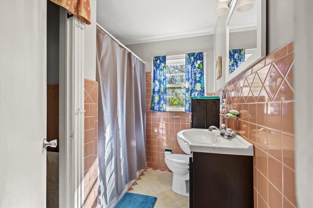 Timpson, Texas, 75975, United States, 3 Bedrooms Bedrooms, ,2 BathroomsBathrooms,Residential,For Sale,2000555