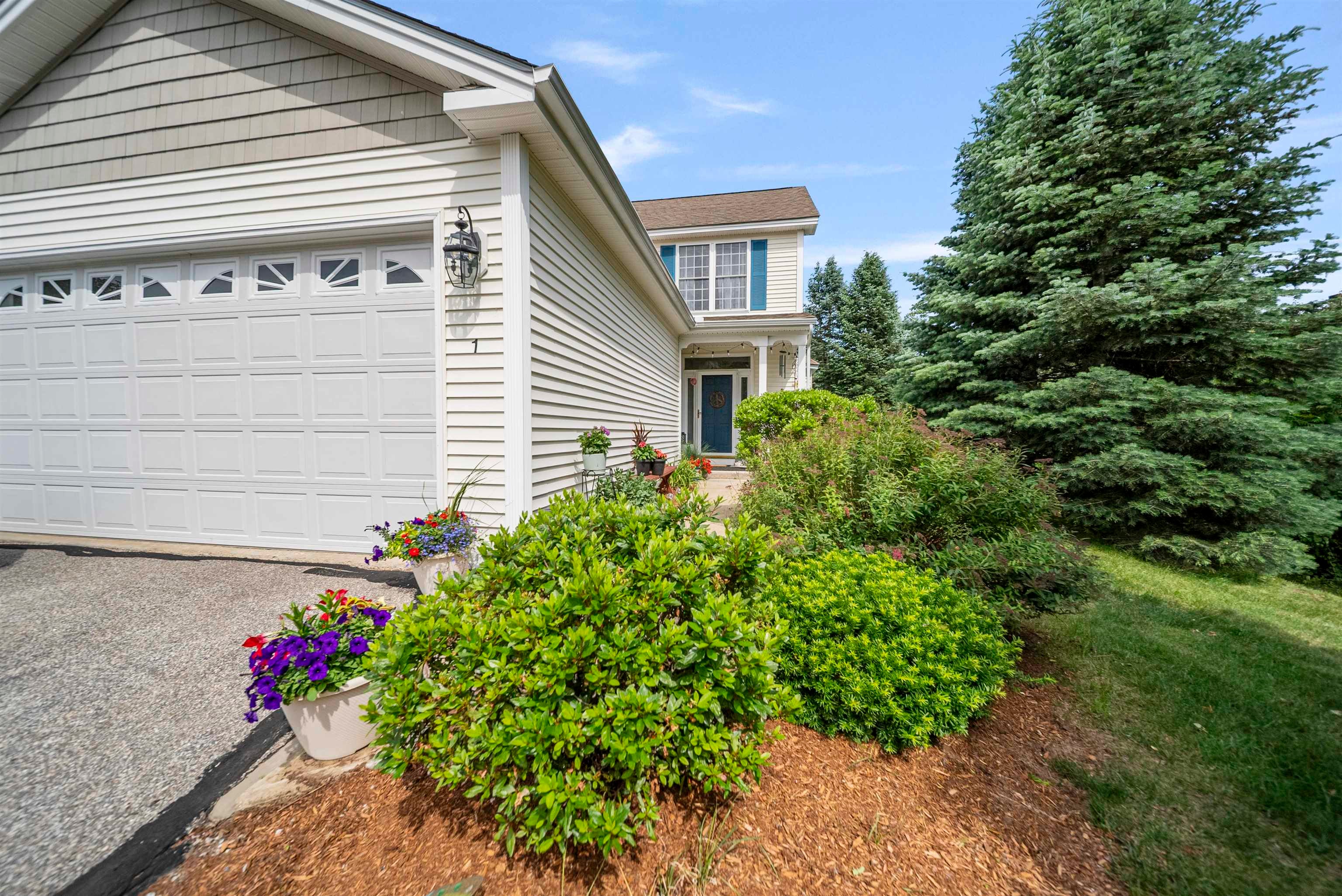 Hooksett, New Hampshire, 03106, United States, 2 Bedrooms Bedrooms, ,2 BathroomsBathrooms,Residential,For Sale,1911621