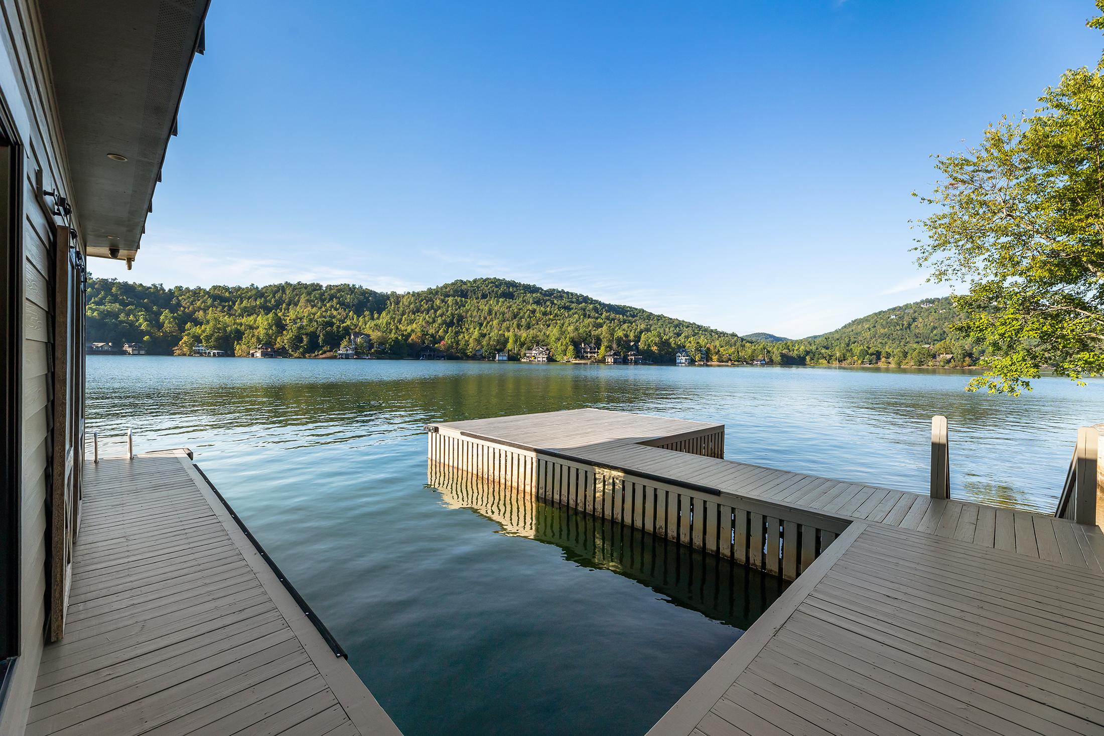  Breathtaking Lake Burton Views from an Exceptional Custom Lakehouse - 物件實景