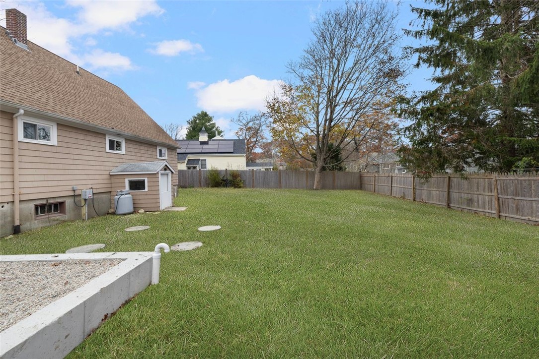 Tiverton, Rhode Island, 02878, United States, 4 Bedrooms Bedrooms, ,2 BathroomsBathrooms,Residential,For Sale,1992829