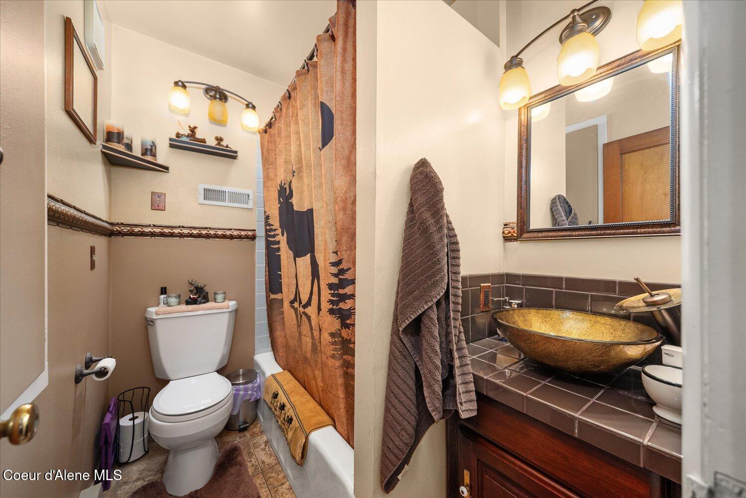 Metaline Falls, Washington, 99153, United States, 5 Bedrooms Bedrooms, ,3 BathroomsBathrooms,Residential,For Sale,1980097