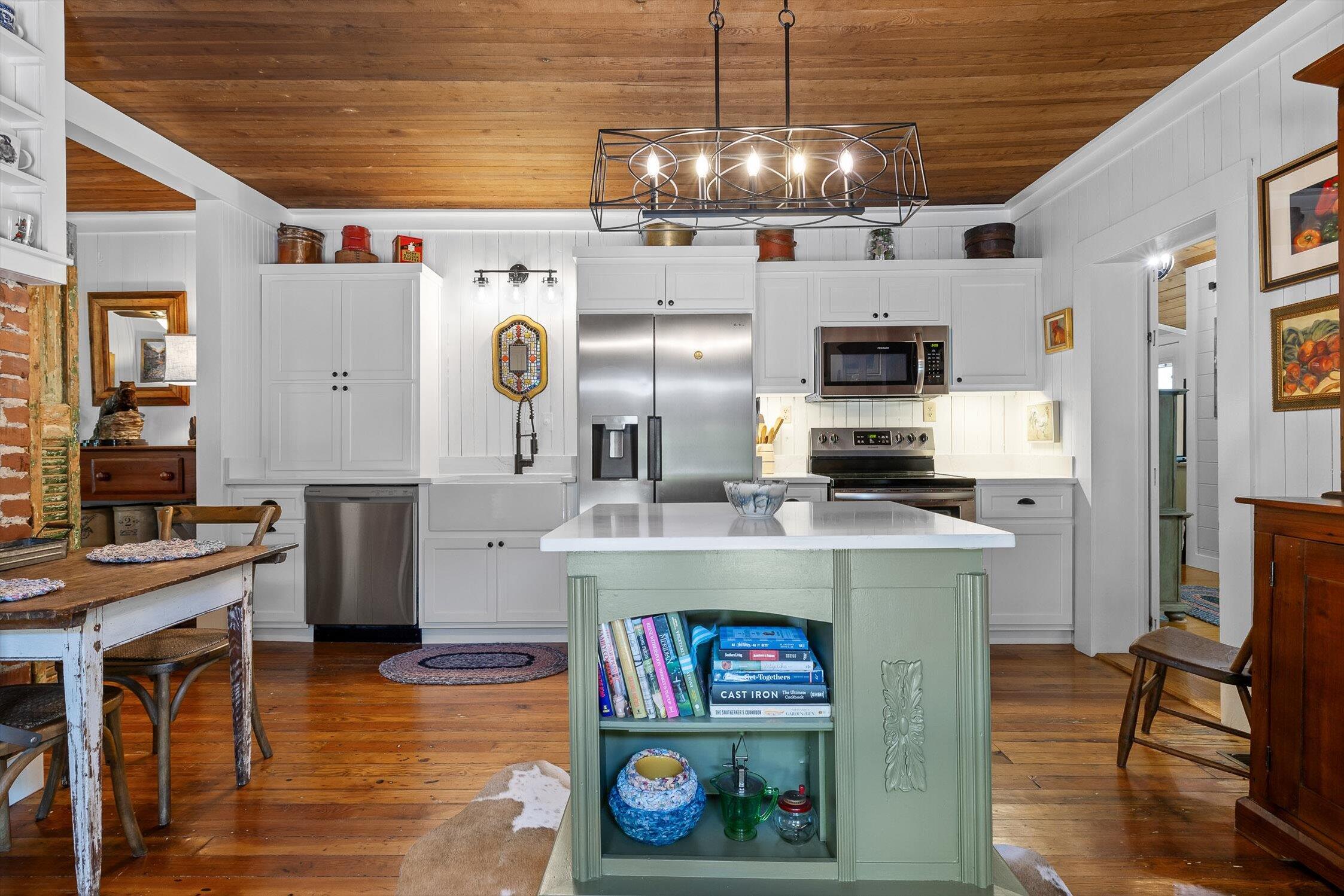 Mentone, Alabama, 35984, United States, 3 Bedrooms Bedrooms, ,2 BathroomsBathrooms,Residential,For Sale,1973723