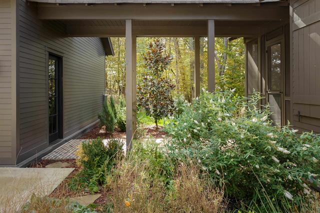 Florence, Alabama, 35630, United States, 4 Bedrooms Bedrooms, ,4 BathroomsBathrooms,Residential,For Sale,1988218