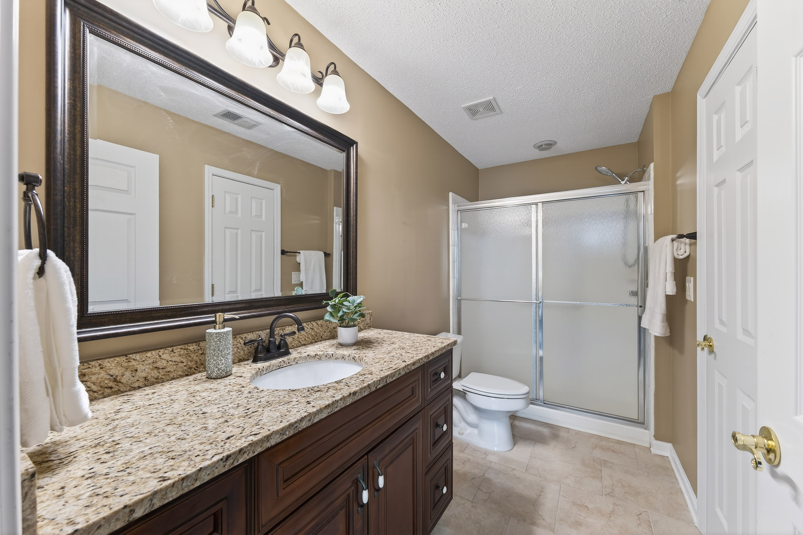  Welcome to this Virtually Maintenance-Free Ranch - 物件實景