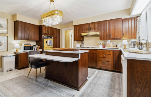 Barbourville, Kentucky, 40769, United States, 7 Bedrooms Bedrooms, ,4 BathroomsBathrooms,Residential,For Sale,1973975