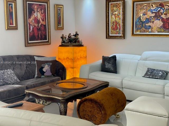 Aventura, Florida, 33180, United States, 2 Bedrooms Bedrooms, ,2 BathroomsBathrooms,Residential,For Sale,1926064