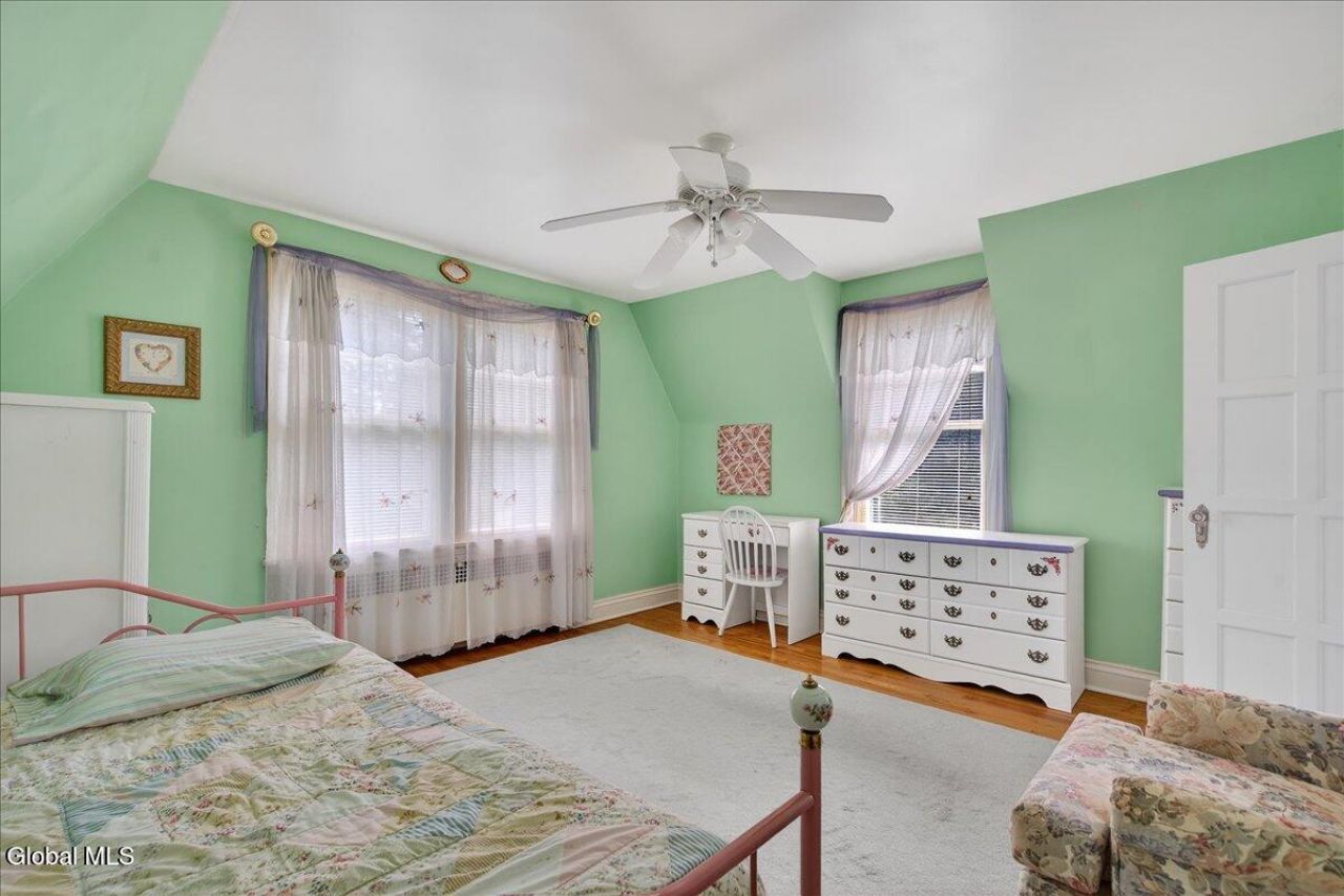 Schenectady, New York, 12309, United States, 5 Bedrooms Bedrooms, ,4 BathroomsBathrooms,Residential,For Sale,1938536