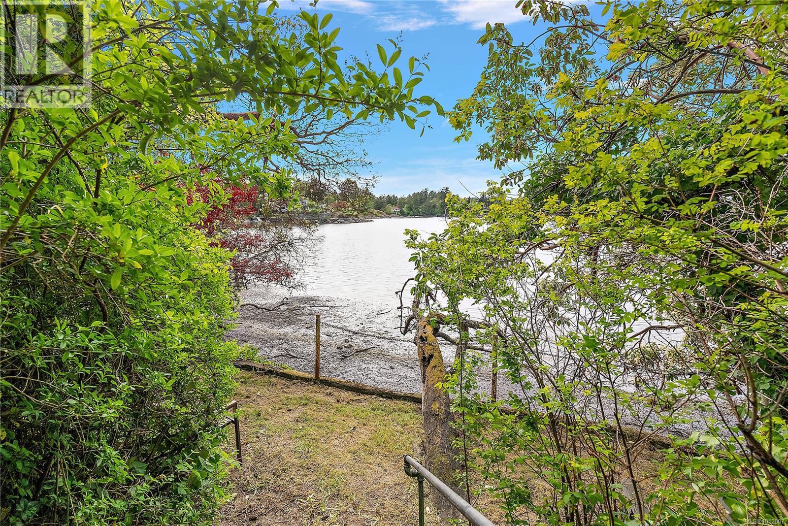 SAANICH, British Columbia, V9A 2R8, CA, 6 Bedrooms Bedrooms, ,3 BathroomsBathrooms,Residential,For Sale,1948762