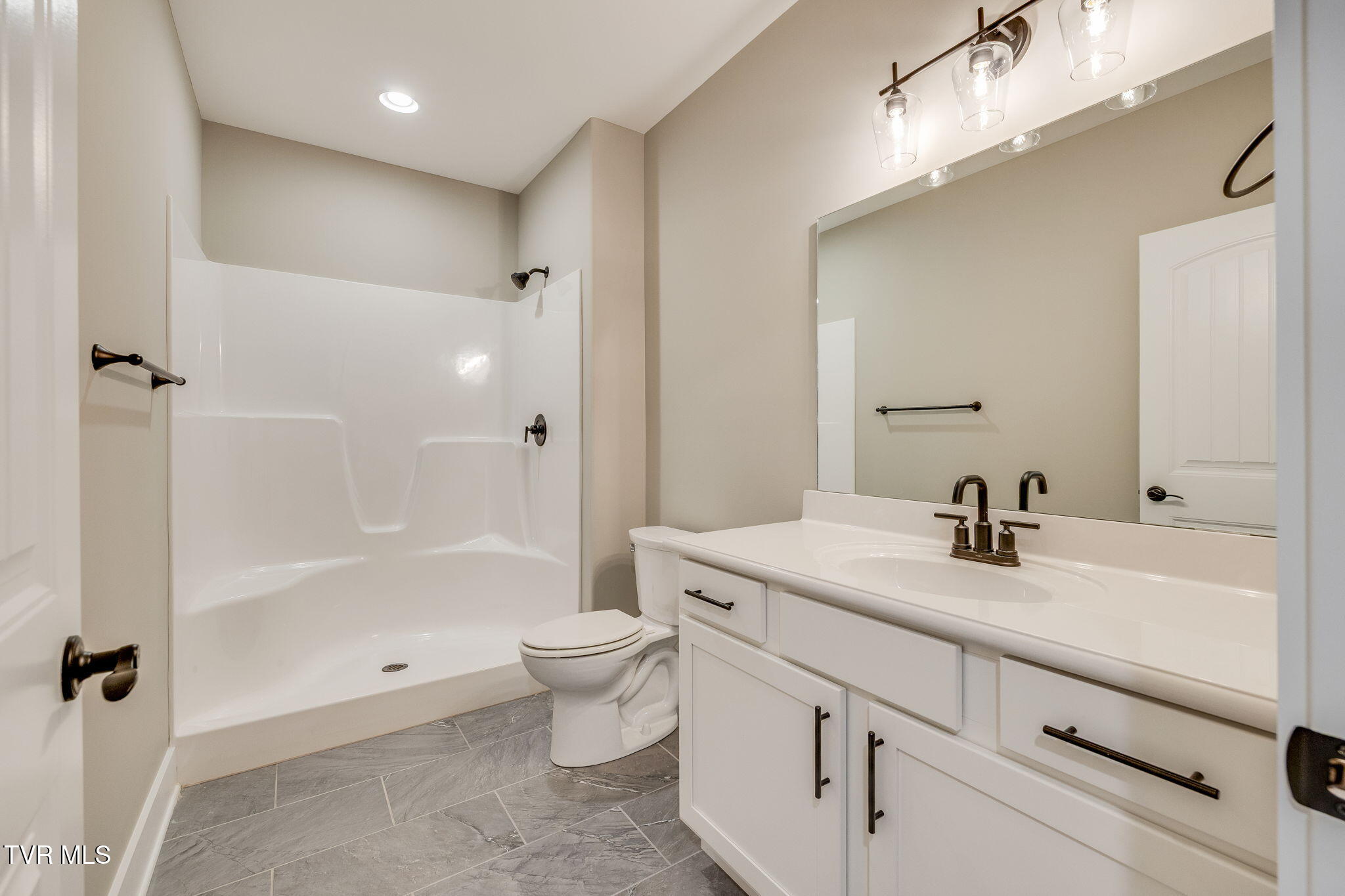 Jonesborough, Tennessee, 37659, United States, 4 Bedrooms Bedrooms, ,3 BathroomsBathrooms,Residential,For Sale,1974561