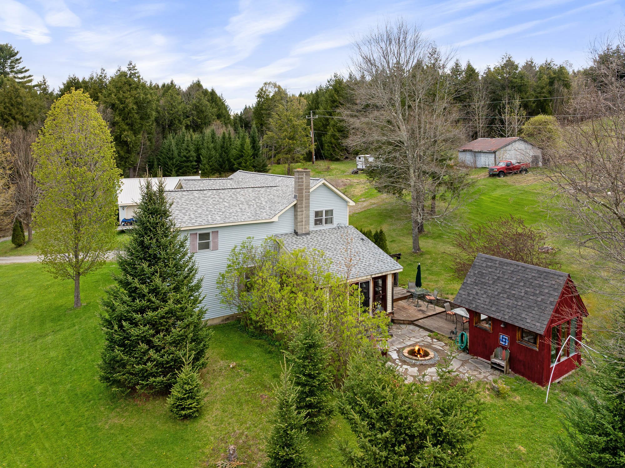  977 Lower Pleasant Valley Road - 物件實景