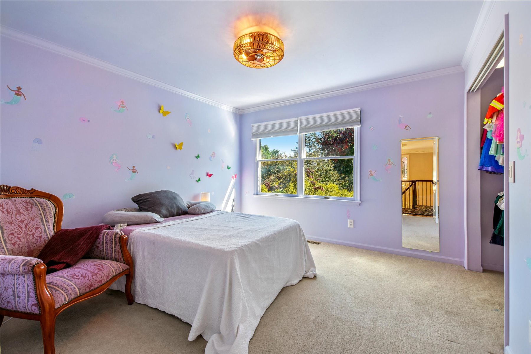  Distinctive Colonial Home Located in Well-Established Neighborhood - 物件實景