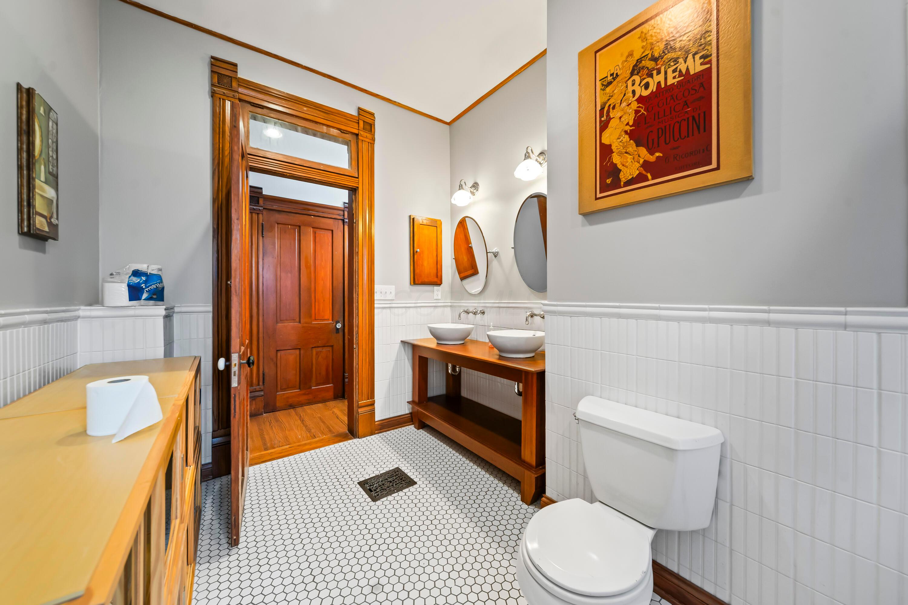 Columbus, Ohio, 43205, United States, 4 Bedrooms Bedrooms, ,3 BathroomsBathrooms,Residential,For Sale,1866885