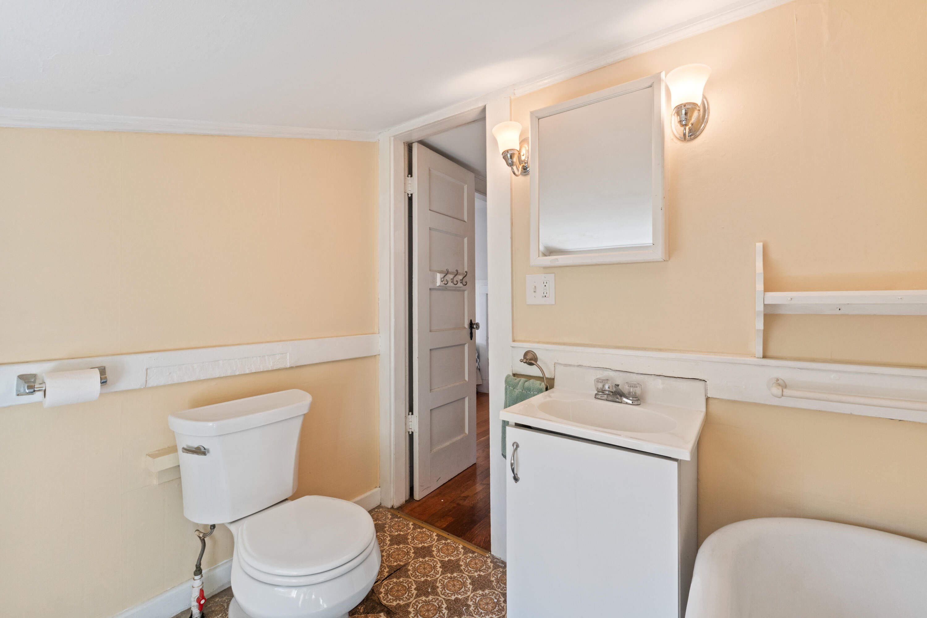 Eliot, Maine, 03903, United States, 4 Bedrooms Bedrooms, ,2 BathroomsBathrooms,Residential,For Sale,1977194