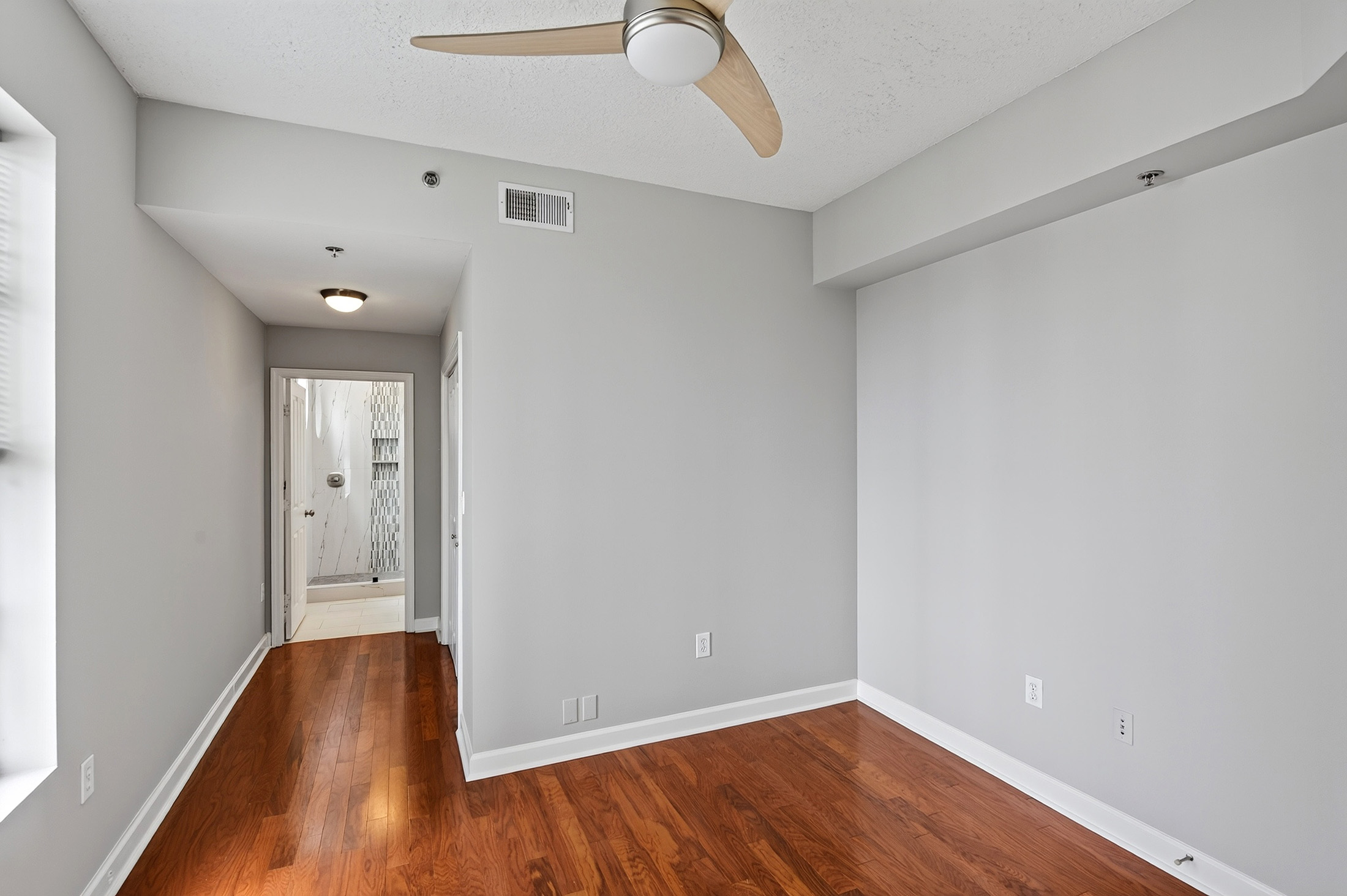  Beautifully Renovated Condo in Unbeatable Midtown Location - 物件實景