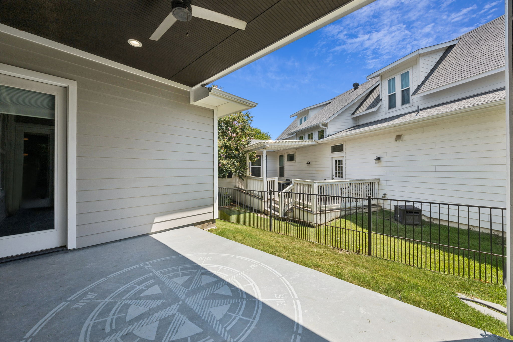  Classic Craftsman with Unbeatable Neighborhood Appeal - 物件實景