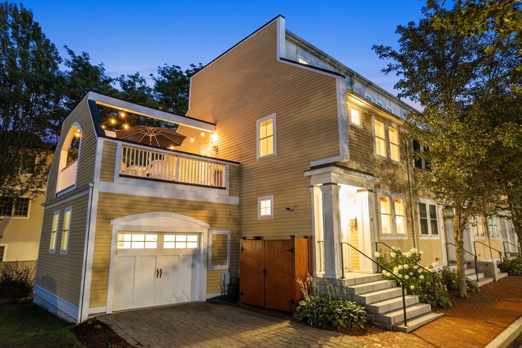 Newburyport, Massachusetts, 01950, United States, 3 Bedrooms Bedrooms, ,3 BathroomsBathrooms,Residential,For Sale,1918140