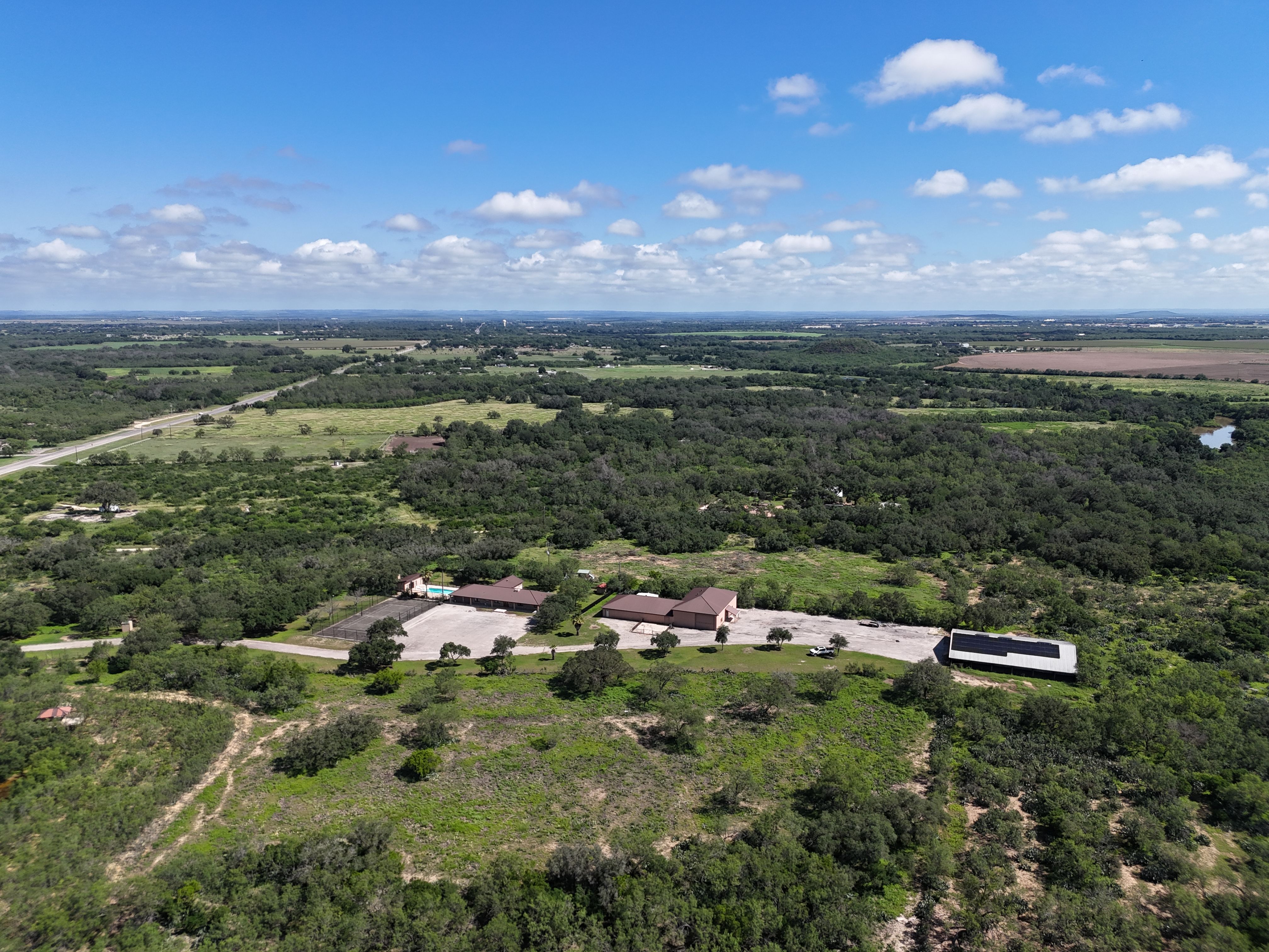  Apache Hill Ranch in Uvalde County - 物件實景