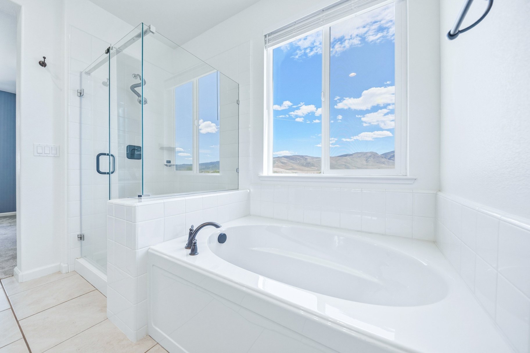  Turn-Key Home Close to Parks, Shopping & Trails - 物件實景