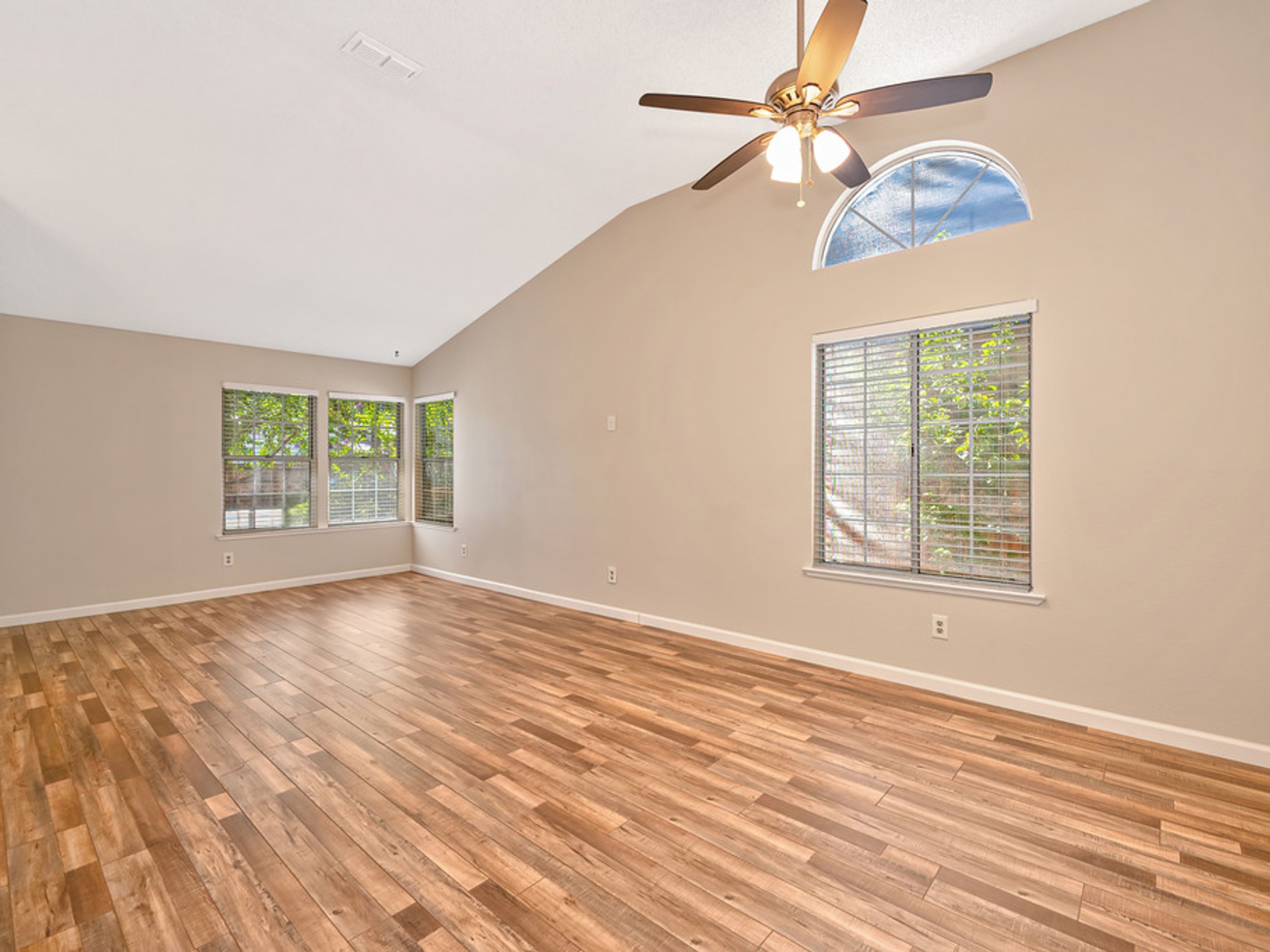  2712 Stoughton Way, Sacramento, CA 95827 - 物件實景
